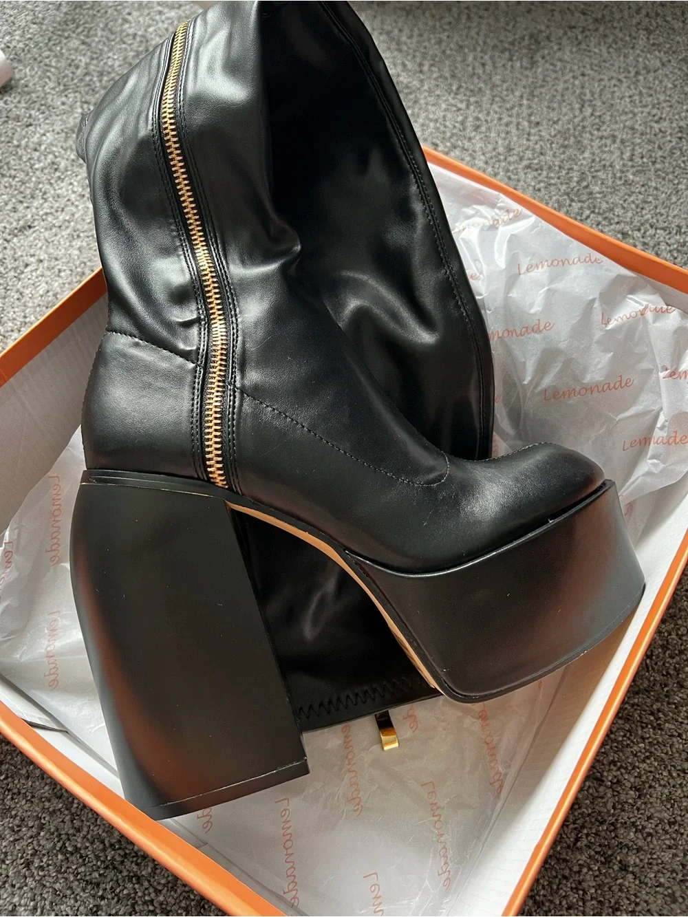 Lemonade sleek black